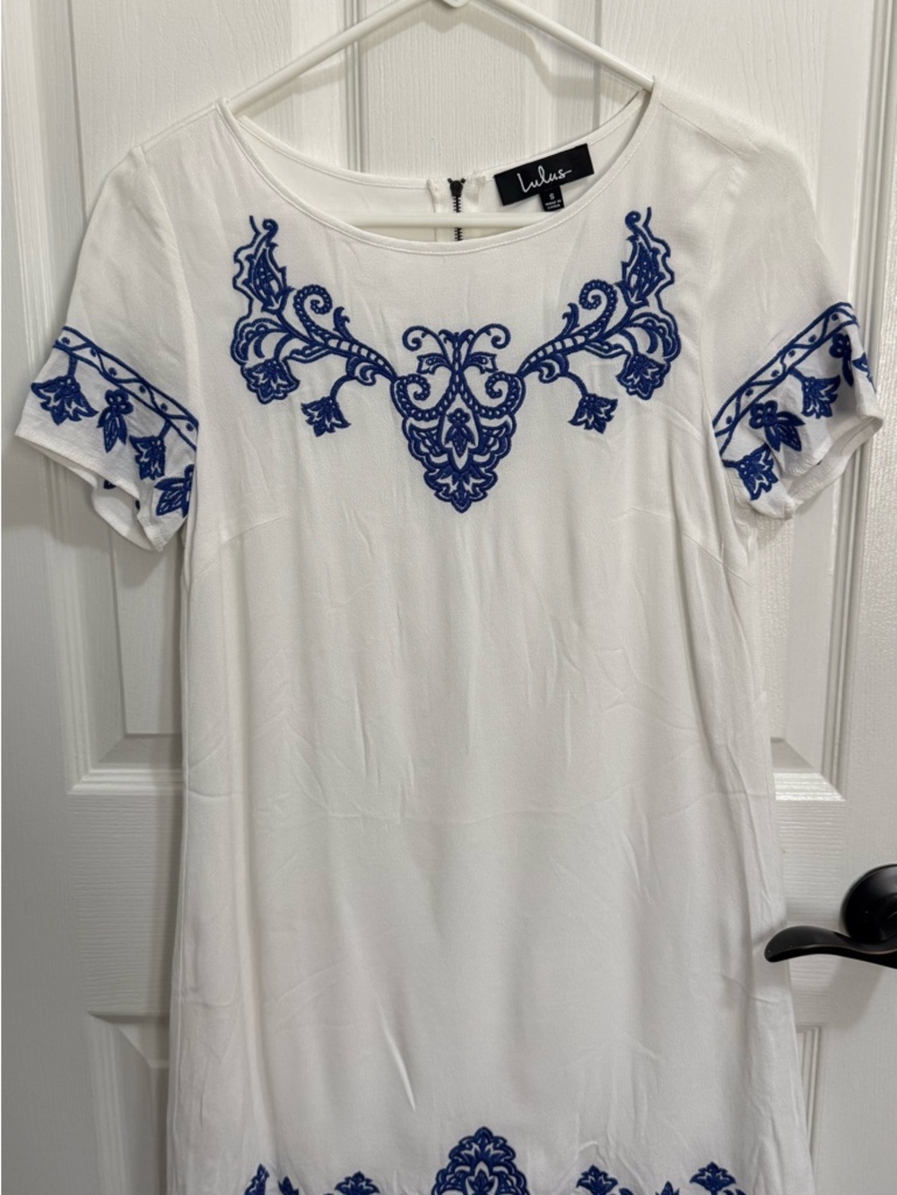 Lulu's White Short Sleeve Tunic with Blue Embroidery